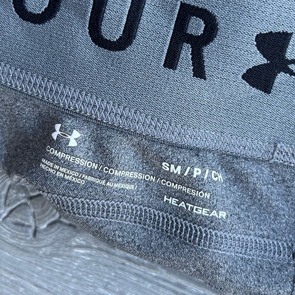 Under Armour Compression HeatGear Gray Capri Leggings Size Small - Picture 3 of 7
